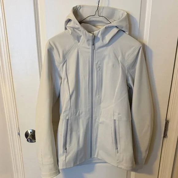 Lululemon Athletica Women's White Cross Chill Jacket - Picture 4 of 4